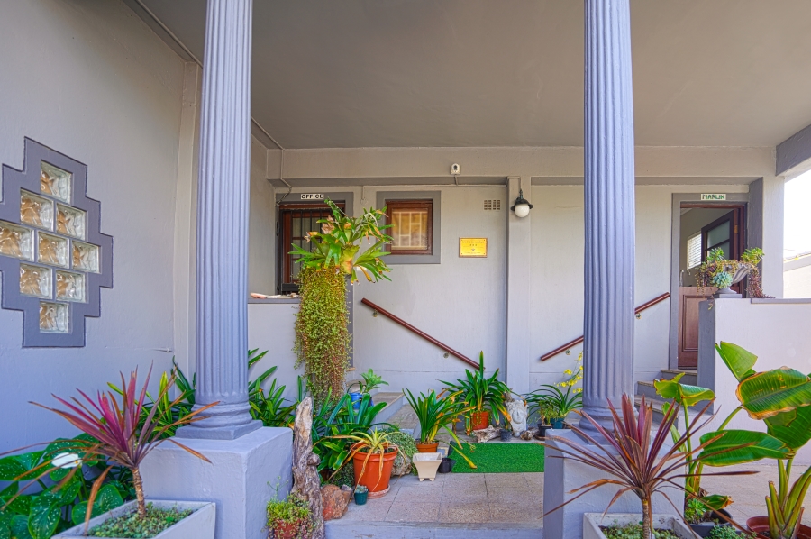 8 Bedroom Property for Sale in Melkbosstrand Central Western Cape